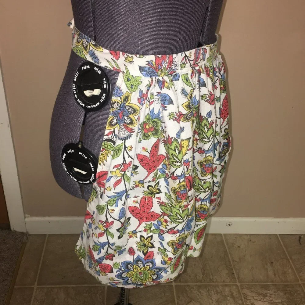 Vintage floral half apron with pockets